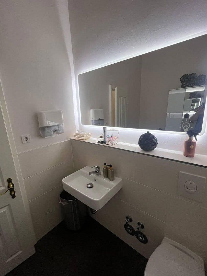 Prenájom kancelárie 87 m², Bregenzerstrasse 10 10707 Berlin, Berlin, Berlín Prenájom kancelárie 87 m², Bregenzerstrasse 10 10707 Berlin, Berlin, Berlín