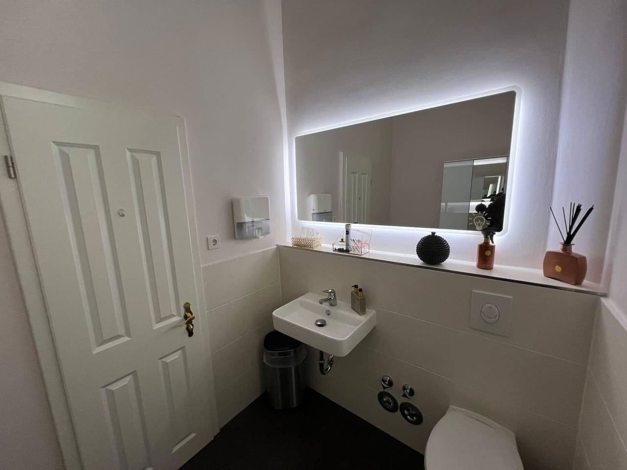 Prenájom kancelárie 87 m², Bregenzerstrasse 10 10707 Berlin, Berlin, Berlín Prenájom kancelárie 87 m², Bregenzerstrasse 10 10707 Berlin, Berlin, Berlín