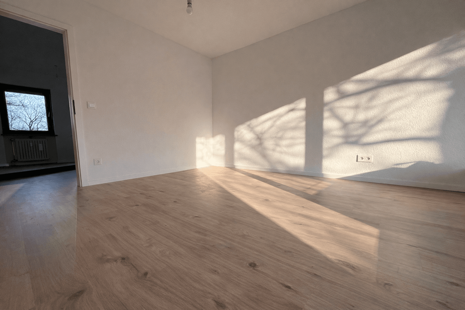 Prenájom bytu 4-izbový 90 m², Ulm, Bádensko-Wurttembersko Prenájom bytu 4-izbový 90 m², Ulm, Bádensko-Wurttembersko