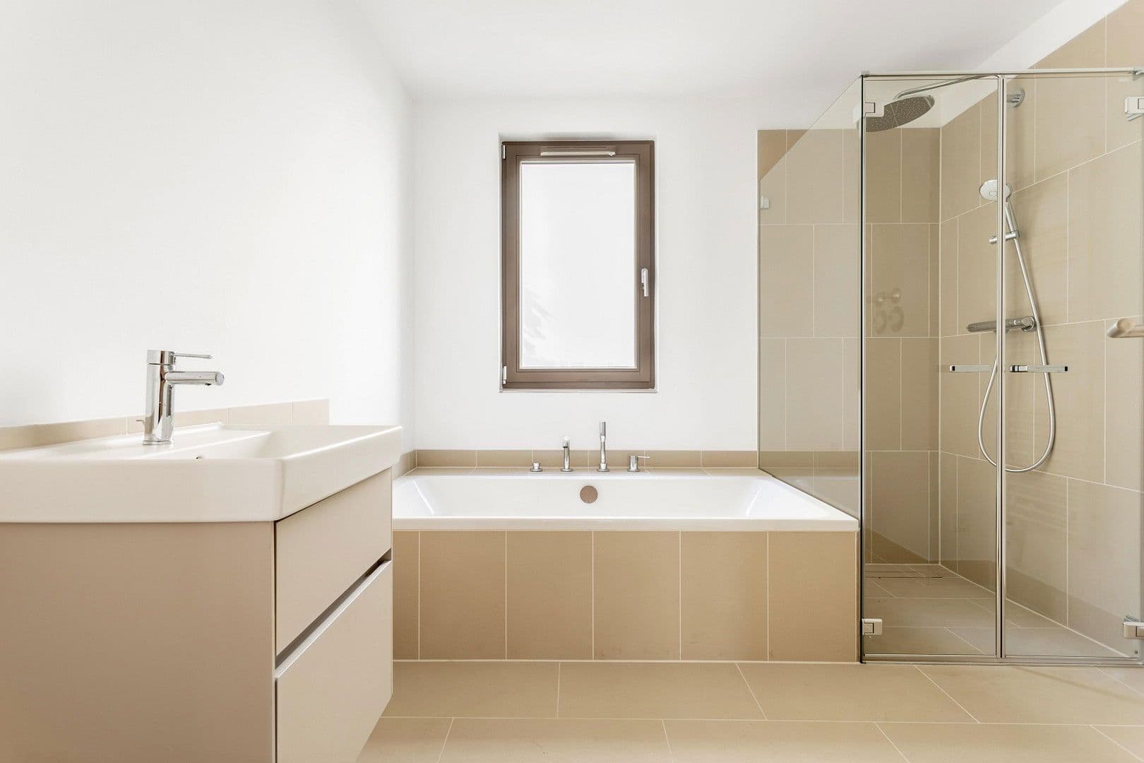 Predaj bytu 4-izbový 108 m², Hohenstaufenstr. 9, Berlin, Berlín Predaj bytu 4-izbový 108 m², Hohenstaufenstr. 9, Berlin, Berlín