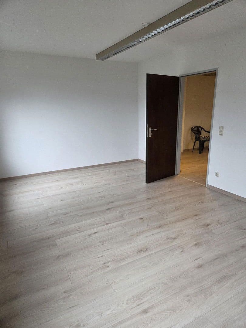 Prenájom kancelárie 125 m², Geschwister-Scholl-Ring 1-3, Bayern - Germering, Bavorsko Prenájom kancelárie 125 m², Geschwister-Scholl-Ring 1-3, Bayern - Germering, Bavorsko