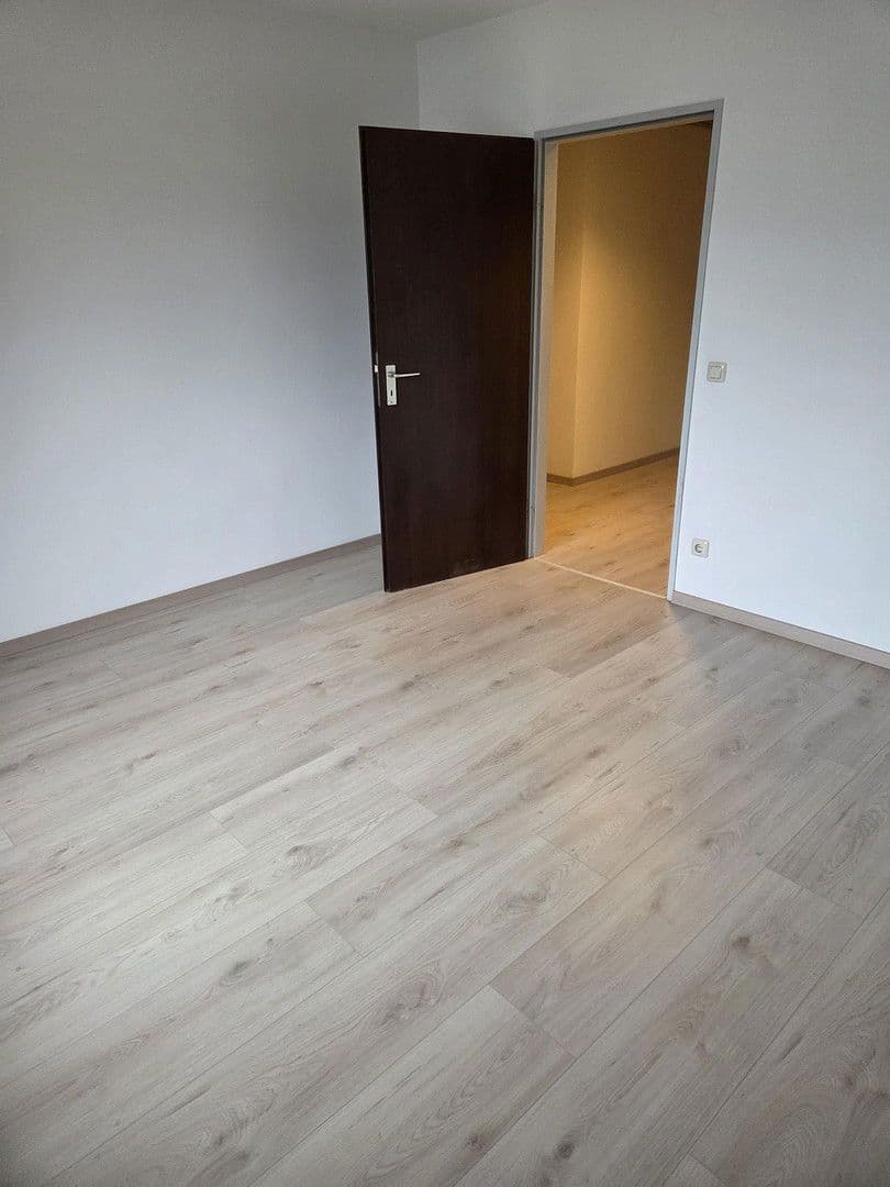 Prenájom kancelárie 125 m², Geschwister-Scholl-Ring 1-3, Bayern - Germering, Bavorsko Prenájom kancelárie 125 m², Geschwister-Scholl-Ring 1-3, Bayern - Germering, Bavorsko