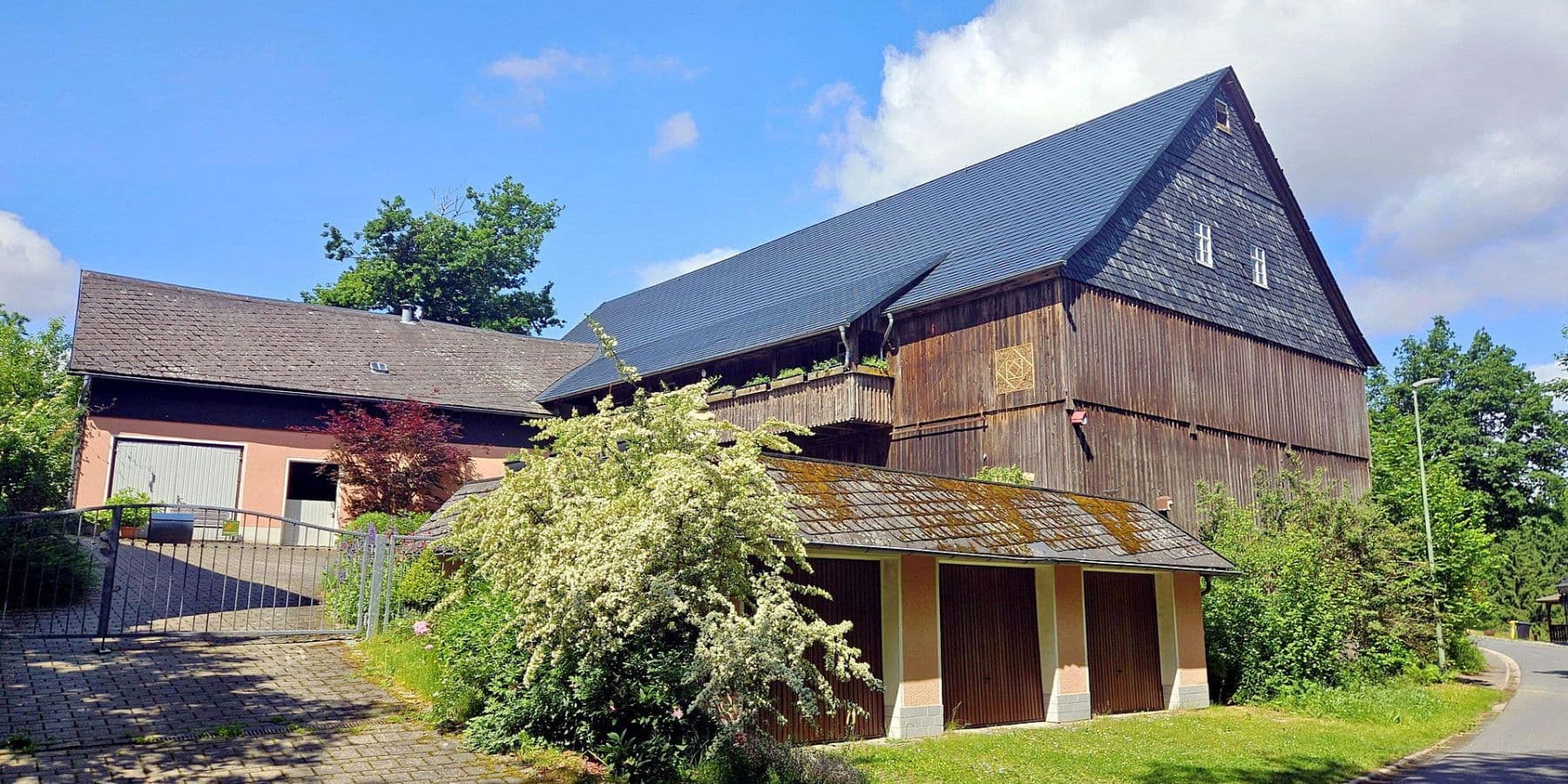 Predaj domu 358 m², pozemek 27.458 m², Gerinneweg 13, Ludwigsstadt, Bavorsko Predaj domu 358 m², pozemek 27.458 m², Gerinneweg 13, Ludwigsstadt, Bavorsko