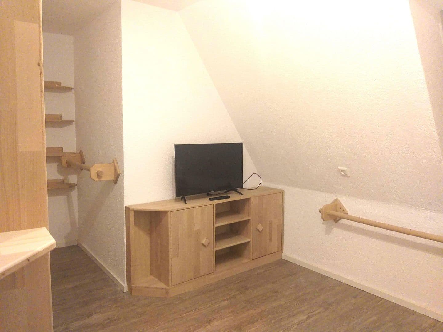 Prenájom bytu 5-izbový 12 m², Alemannenstraße 29, Schwäbisch Gmünd, Bádensko-Wurttembersko Prenájom bytu 5-izbový 12 m², Alemannenstraße 29, Schwäbisch Gmünd, Bádensko-Wurttembersko
