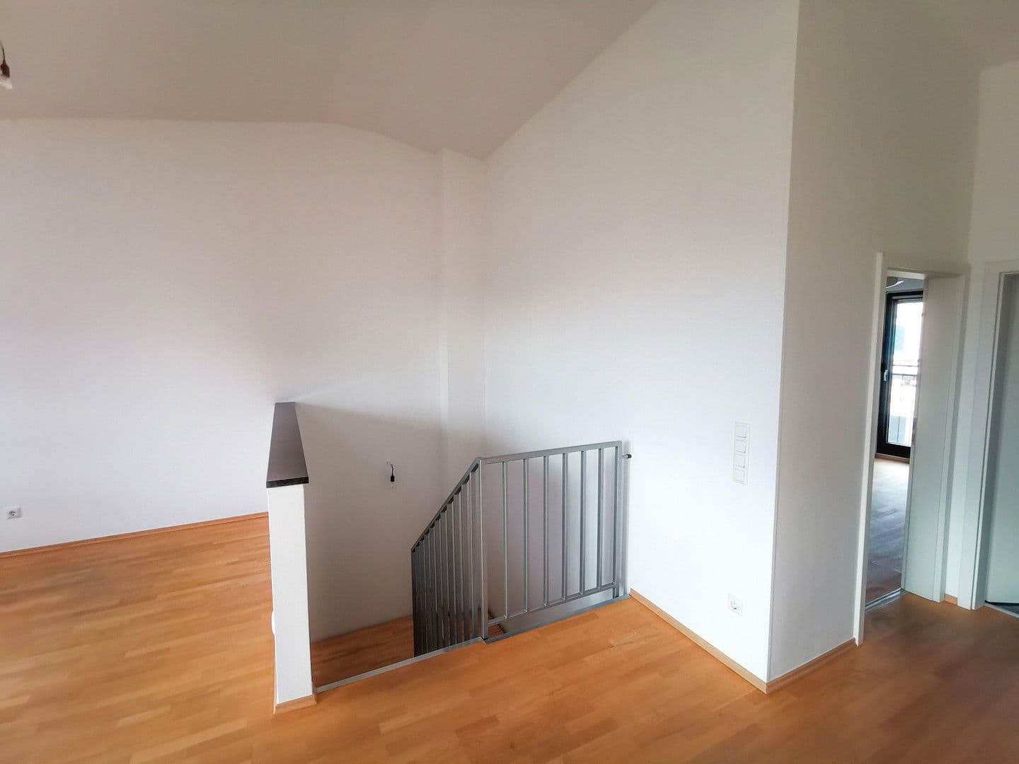 Prenájom bytu 5-izbový 157 m², Schwarzwaldstraße, Frankfurt, Hesensko Prenájom bytu 5-izbový 157 m², Schwarzwaldstraße, Frankfurt, Hesensko