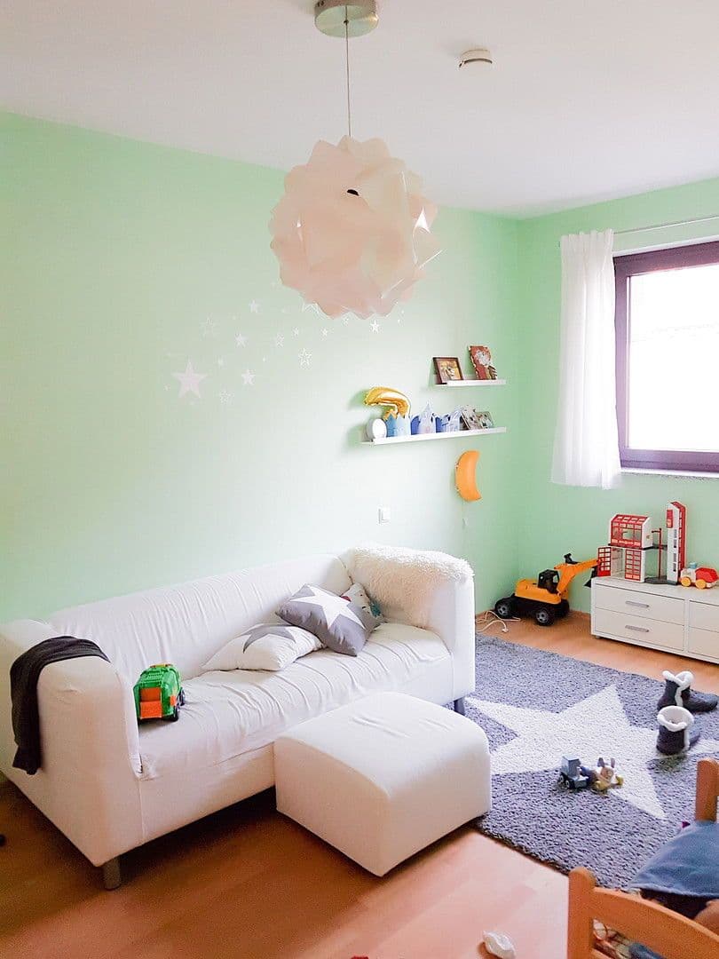 Prenájom bytu 5-izbový 157 m², Schwarzwaldstraße, Frankfurt, Hesensko Prenájom bytu 5-izbový 157 m², Schwarzwaldstraße, Frankfurt, Hesensko