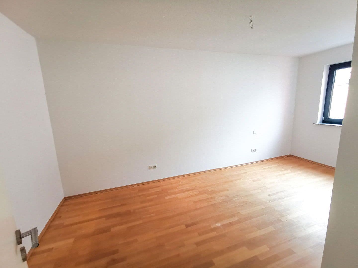 Prenájom bytu 5-izbový 157 m², Schwarzwaldstraße, Frankfurt, Hesensko Prenájom bytu 5-izbový 157 m², Schwarzwaldstraße, Frankfurt, Hesensko