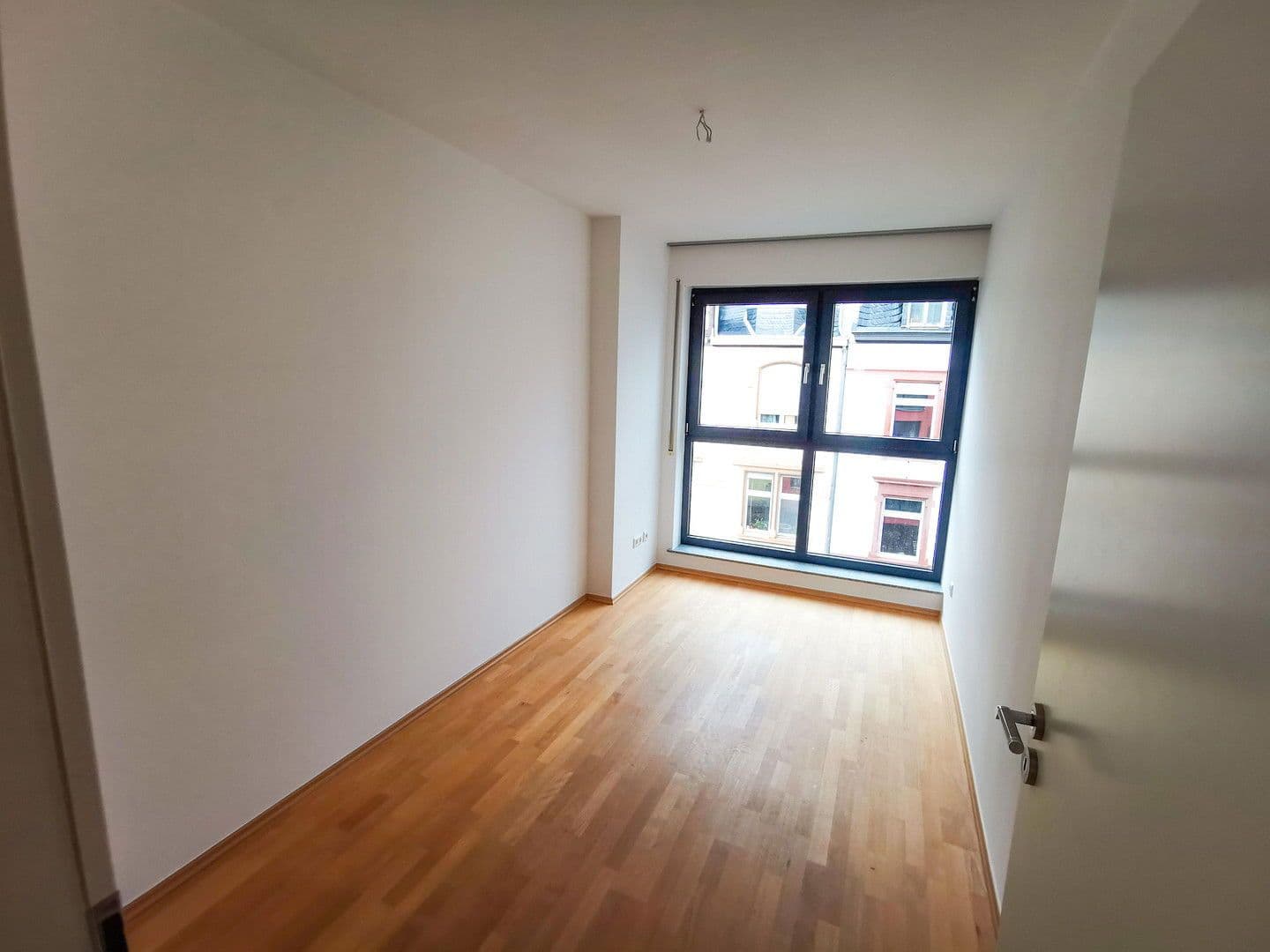 Prenájom bytu 5-izbový 157 m², Schwarzwaldstraße, Frankfurt, Hesensko Prenájom bytu 5-izbový 157 m², Schwarzwaldstraße, Frankfurt, Hesensko