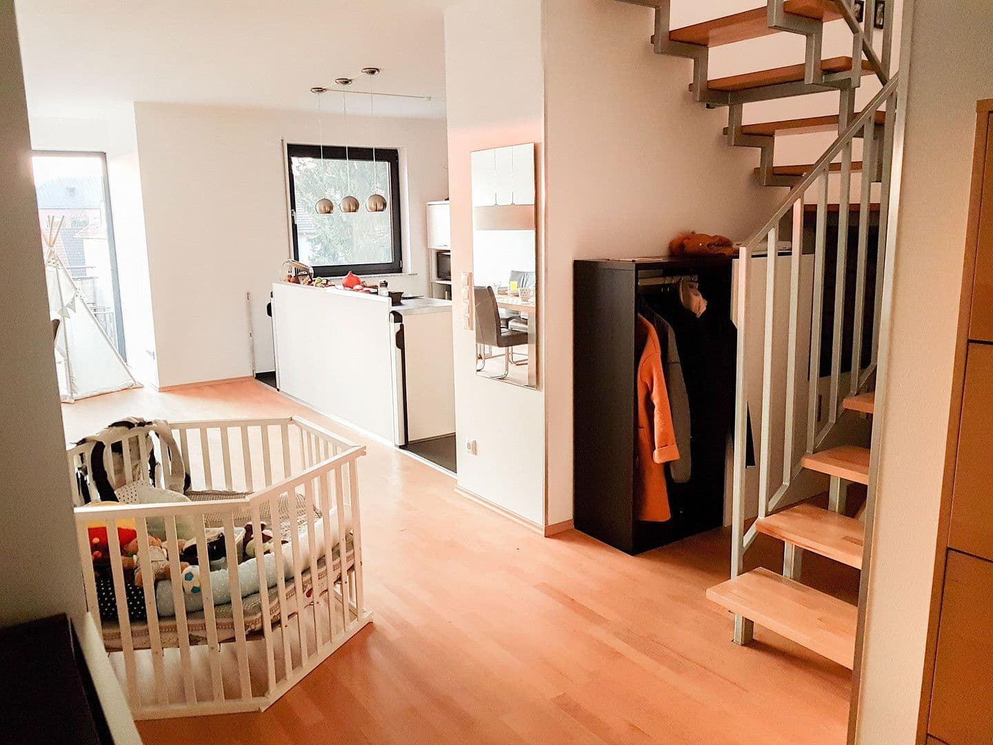 Prenájom bytu 5-izbový 157 m², Schwarzwaldstraße, Frankfurt, Hesensko Prenájom bytu 5-izbový 157 m², Schwarzwaldstraße, Frankfurt, Hesensko