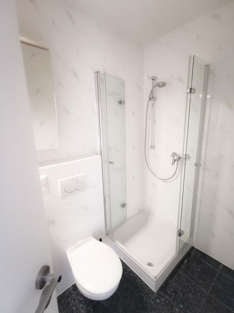 Prenájom bytu 5-izbový 157 m², Schwarzwaldstraße, Frankfurt, Hesensko Prenájom bytu 5-izbový 157 m², Schwarzwaldstraße, Frankfurt, Hesensko