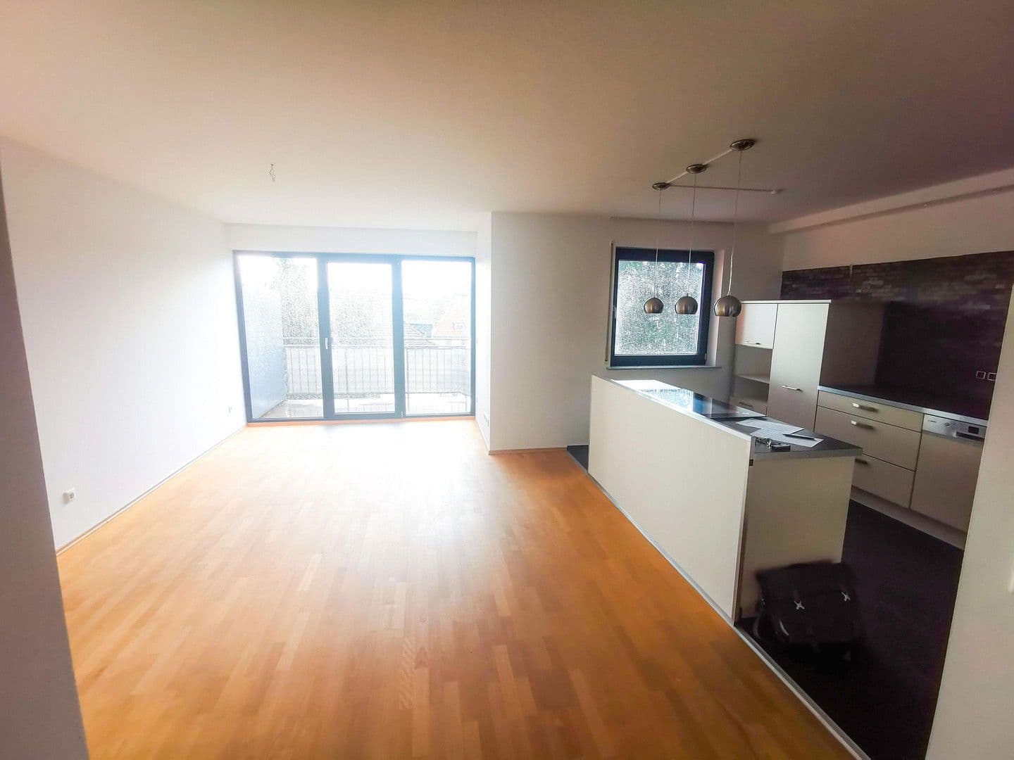 Prenájom bytu 5-izbový 157 m², Schwarzwaldstraße, Frankfurt, Hesensko Prenájom bytu 5-izbový 157 m², Schwarzwaldstraße, Frankfurt, Hesensko