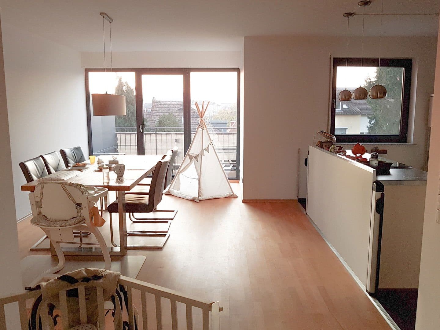 Prenájom bytu 5-izbový 157 m², Schwarzwaldstraße, Frankfurt, Hesensko Prenájom bytu 5-izbový 157 m², Schwarzwaldstraße, Frankfurt, Hesensko