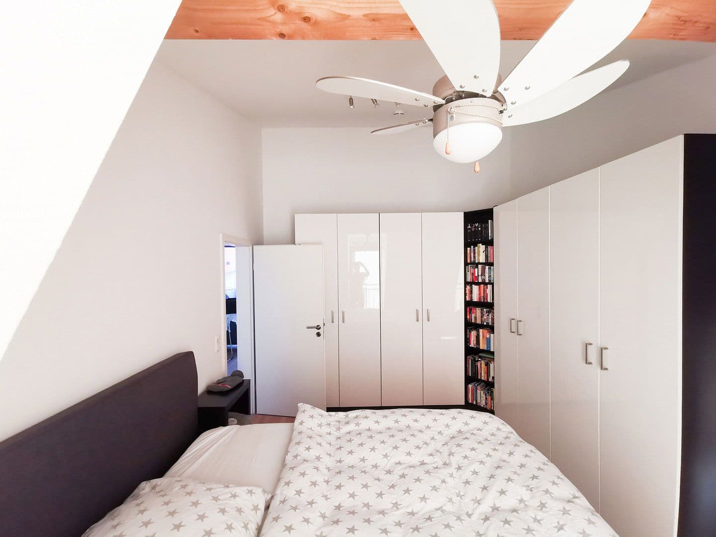 Prenájom bytu 5-izbový 157 m², Schwarzwaldstraße, Frankfurt, Hesensko Prenájom bytu 5-izbový 157 m², Schwarzwaldstraße, Frankfurt, Hesensko