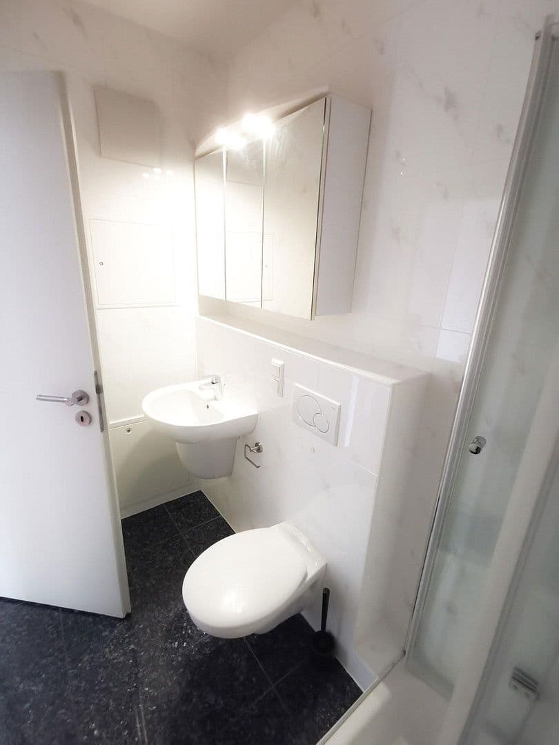 Prenájom bytu 5-izbový 157 m², Schwarzwaldstraße, Frankfurt, Hesensko Prenájom bytu 5-izbový 157 m², Schwarzwaldstraße, Frankfurt, Hesensko