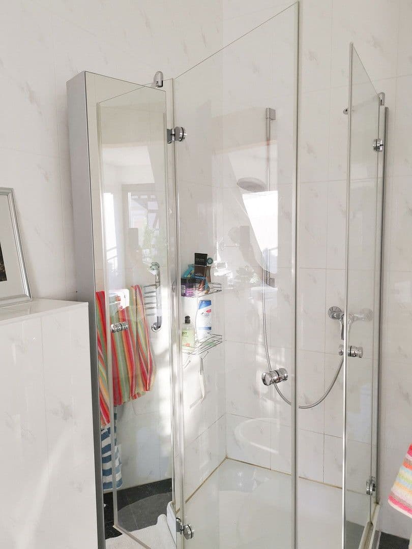 Prenájom bytu 5-izbový 157 m², Schwarzwaldstraße, Frankfurt, Hesensko Prenájom bytu 5-izbový 157 m², Schwarzwaldstraße, Frankfurt, Hesensko