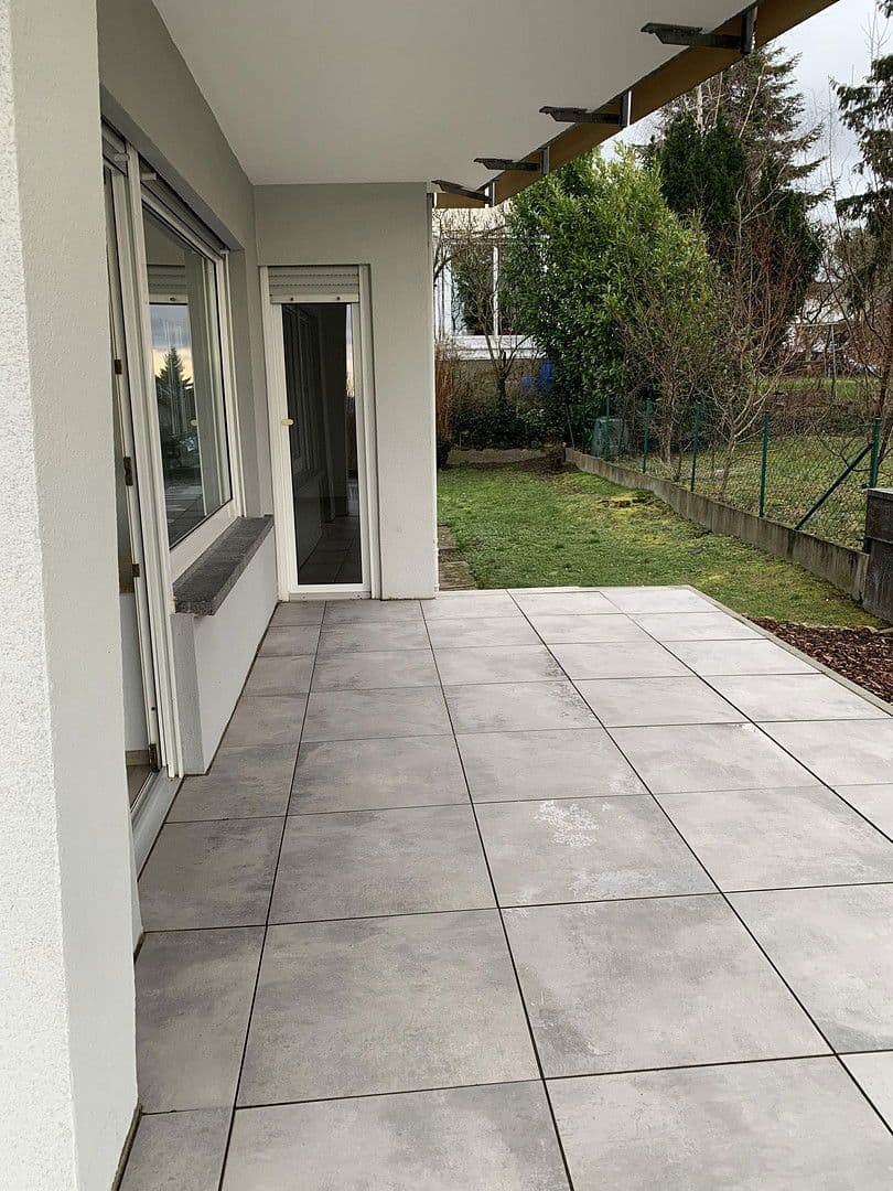 Prenájom bytu 3-izbový 100 m², Bruchsal, Bádensko-Wurttembersko Prenájom bytu 3-izbový 100 m², Bruchsal, Bádensko-Wurttembersko