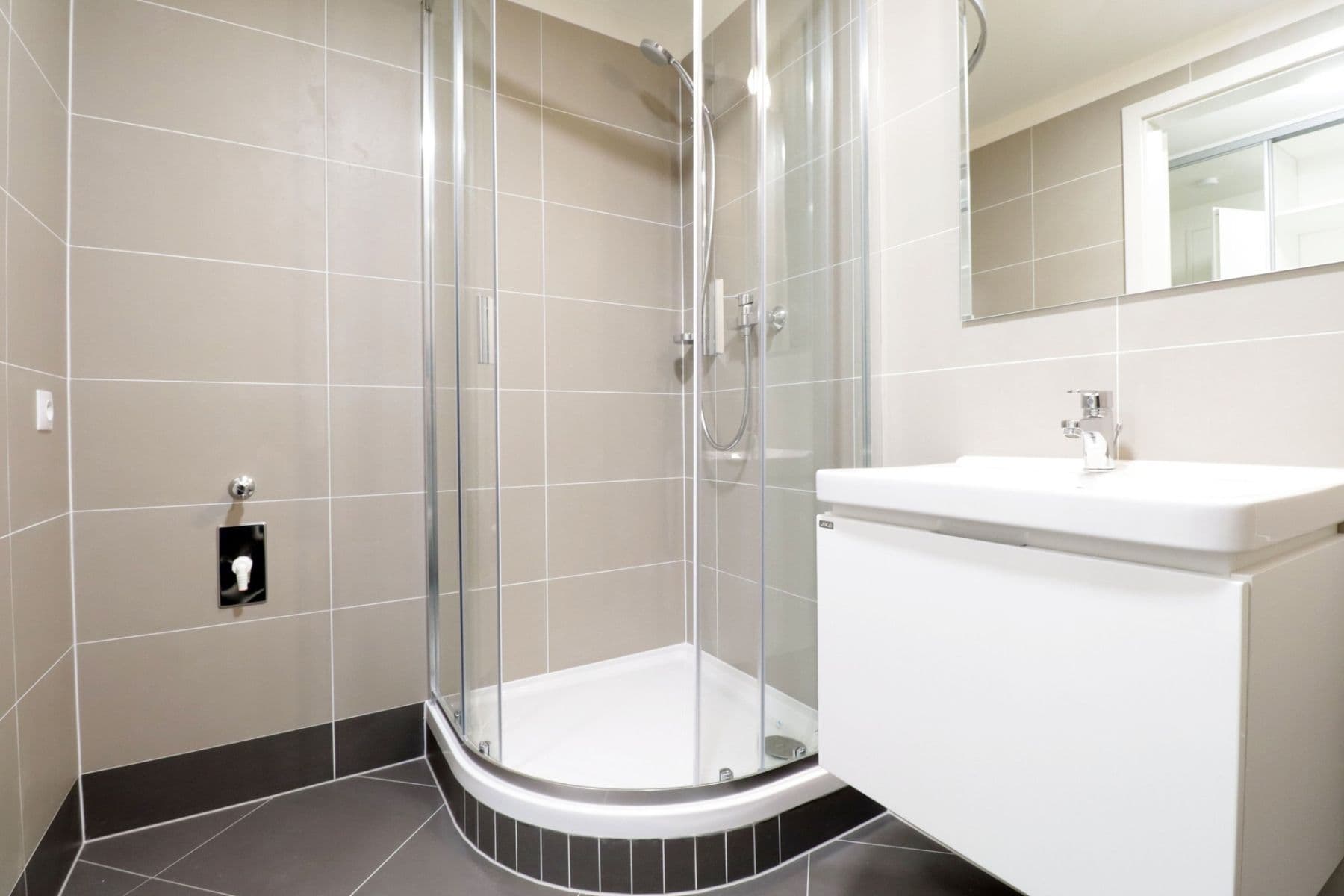 Prenájom bytu 1-izbový 30 m², U Radosti, Praha, Praha Prenájom bytu 1-izbový 30 m², U Radosti, Praha, Praha