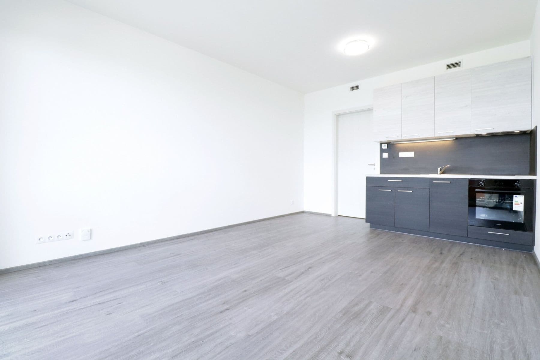 Prenájom bytu 1-izbový 30 m², U Radosti, Praha, Praha Prenájom bytu 1-izbový 30 m², U Radosti, Praha, Praha