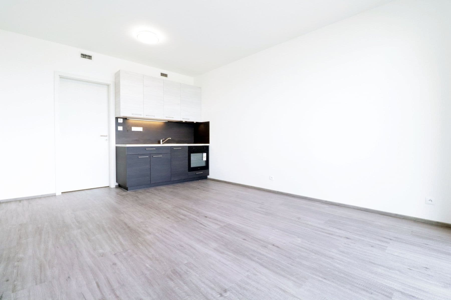 Prenájom bytu 1-izbový 30 m², U Radosti, Praha, Praha Prenájom bytu 1-izbový 30 m², U Radosti, Praha, Praha