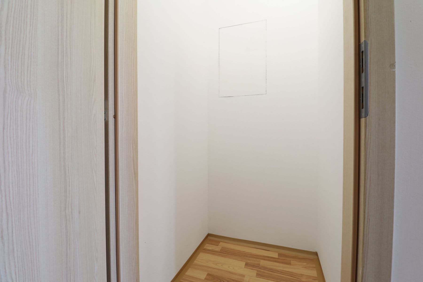 Prenájom bytu 1-izbový 33 m², Freyova, Praha, Praha Prenájom bytu 1-izbový 33 m², Freyova, Praha, Praha