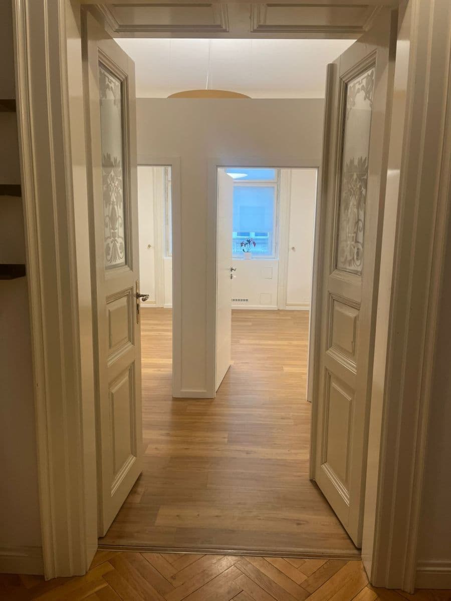 Prenájom nebytového priestoru 32 m², Pařížská, Praha, Praha Prenájom nebytového priestoru 32 m², Pařížská, Praha, Praha