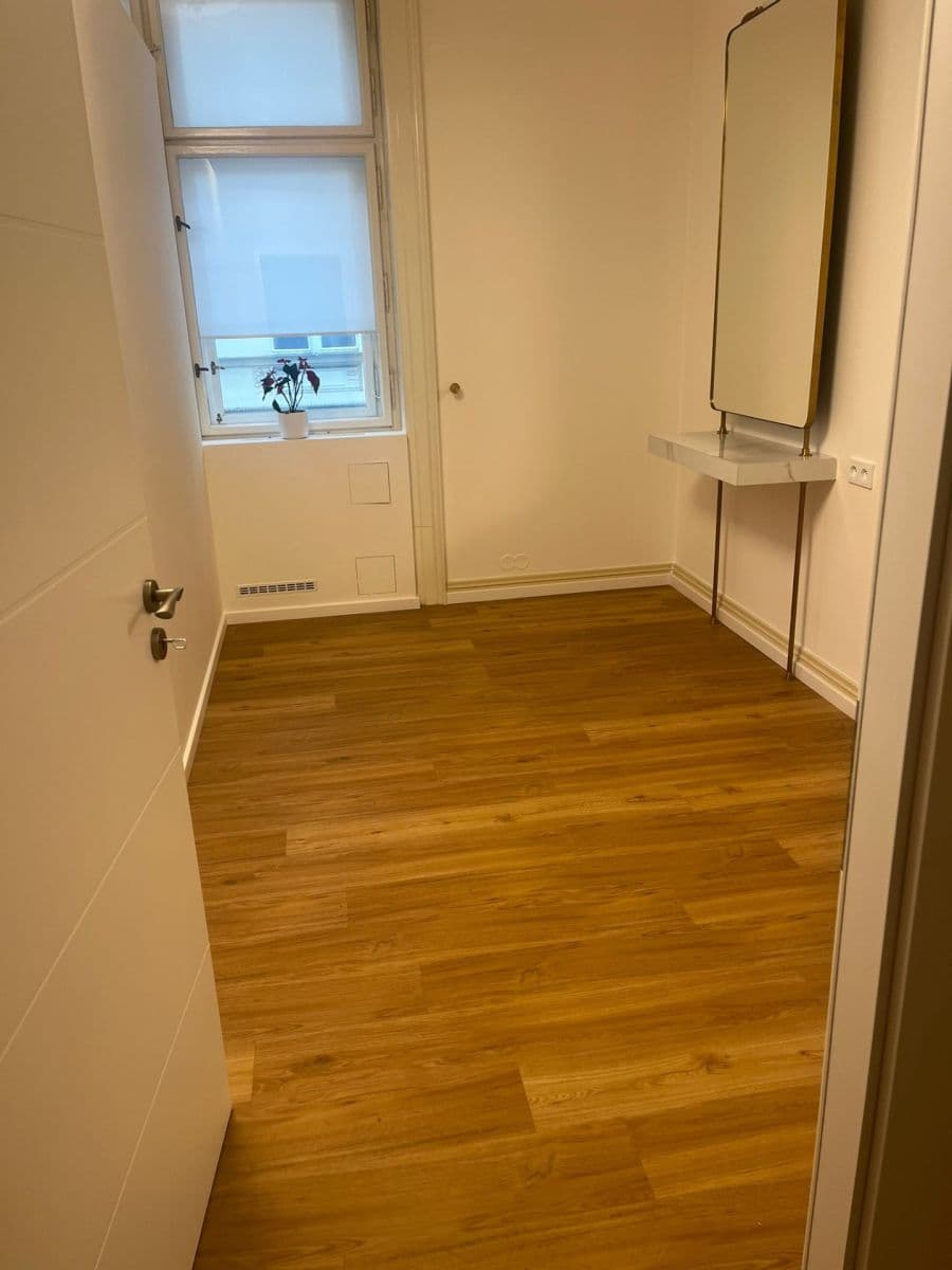 Prenájom nebytového priestoru 32 m², Pařížská, Praha, Praha Prenájom nebytového priestoru 32 m², Pařížská, Praha, Praha