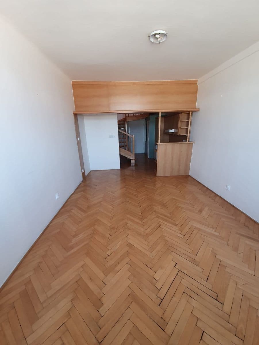 Prenájom bytu 3-izbový 100 m², Lucemburská, Praha, Praha Prenájom bytu 3-izbový 100 m², Lucemburská, Praha, Praha