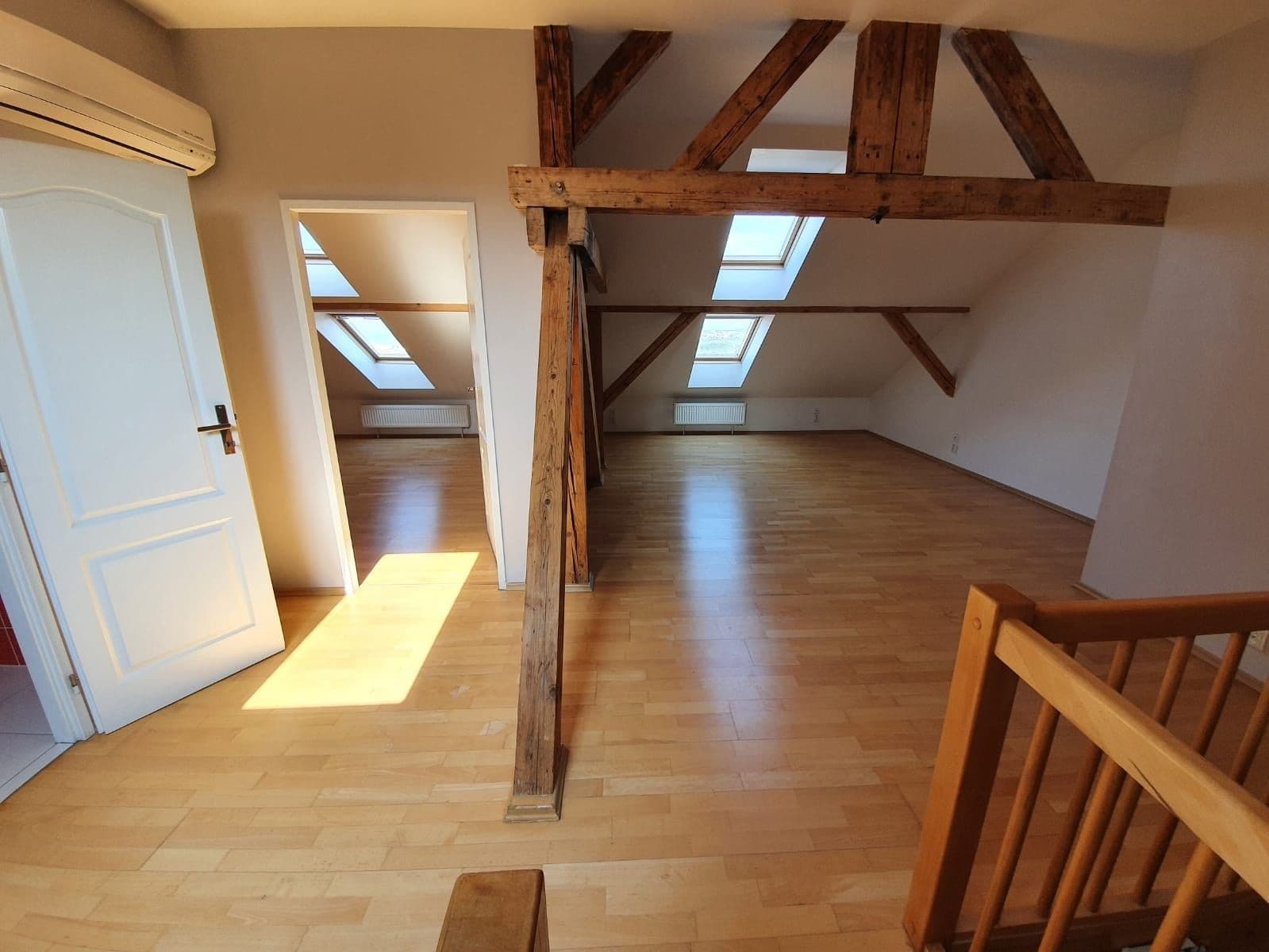 Prenájom bytu 3-izbový 100 m², Lucemburská, Praha, Praha Prenájom bytu 3-izbový 100 m², Lucemburská, Praha, Praha