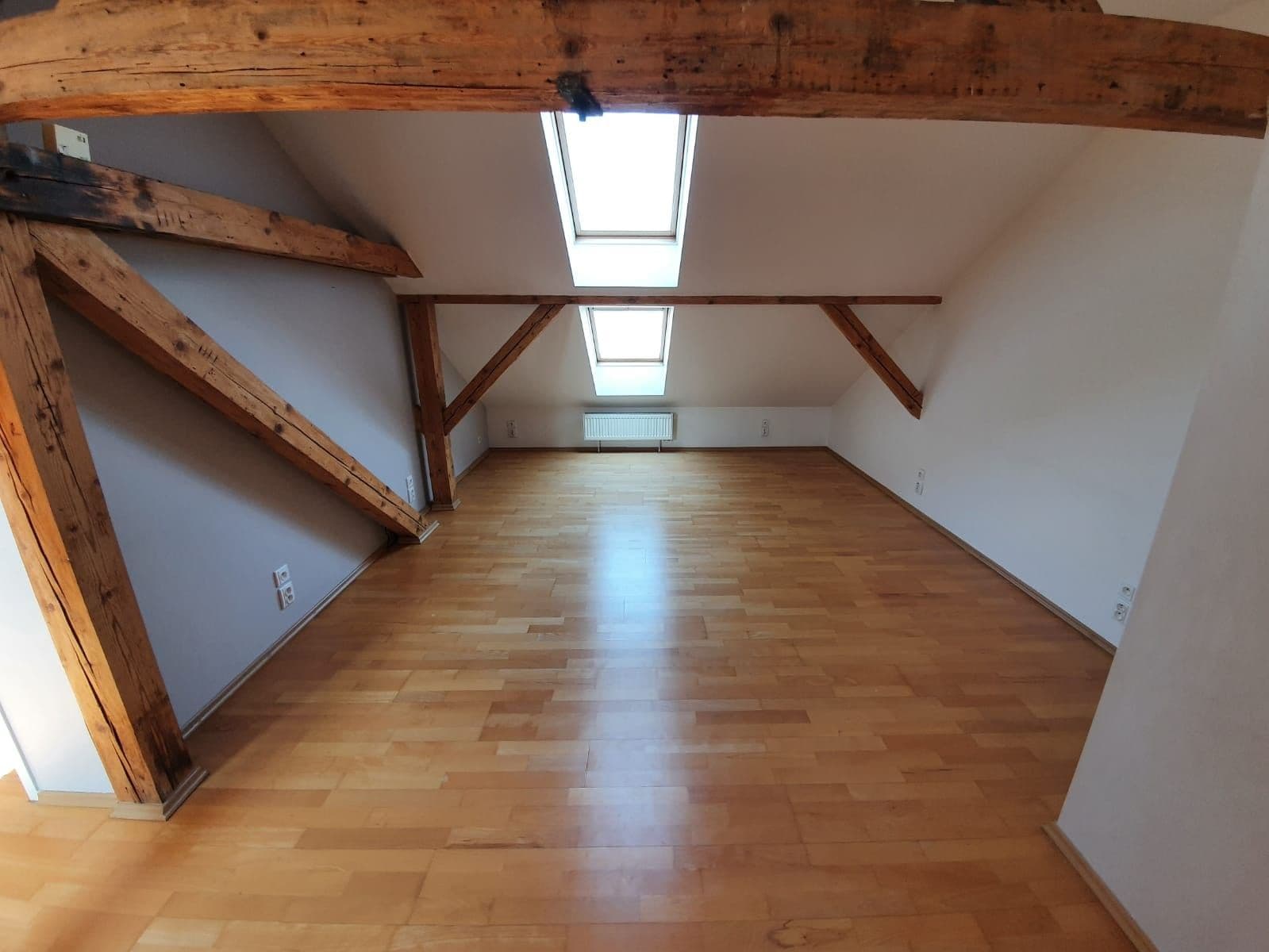 Prenájom bytu 3-izbový 100 m², Lucemburská, Praha, Praha Prenájom bytu 3-izbový 100 m², Lucemburská, Praha, Praha