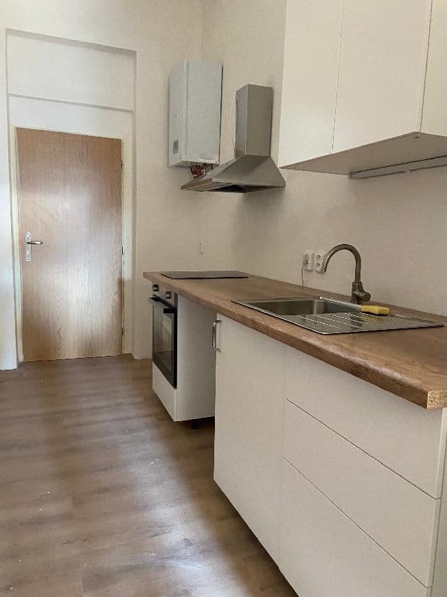 Prenájom bytu 1-izbový 37 m², Bořivojova, Praha, Praha Prenájom bytu 1-izbový 37 m², Bořivojova, Praha, Praha