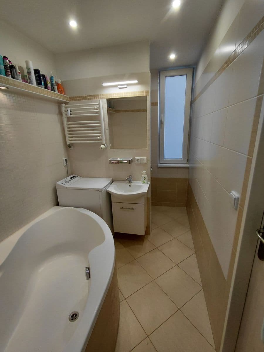 Predaj bytu 3-izbový 65 m², Ševcovská, Zlín, Zlínský kraj Predaj bytu 3-izbový 65 m², Ševcovská, Zlín, Zlínský kraj