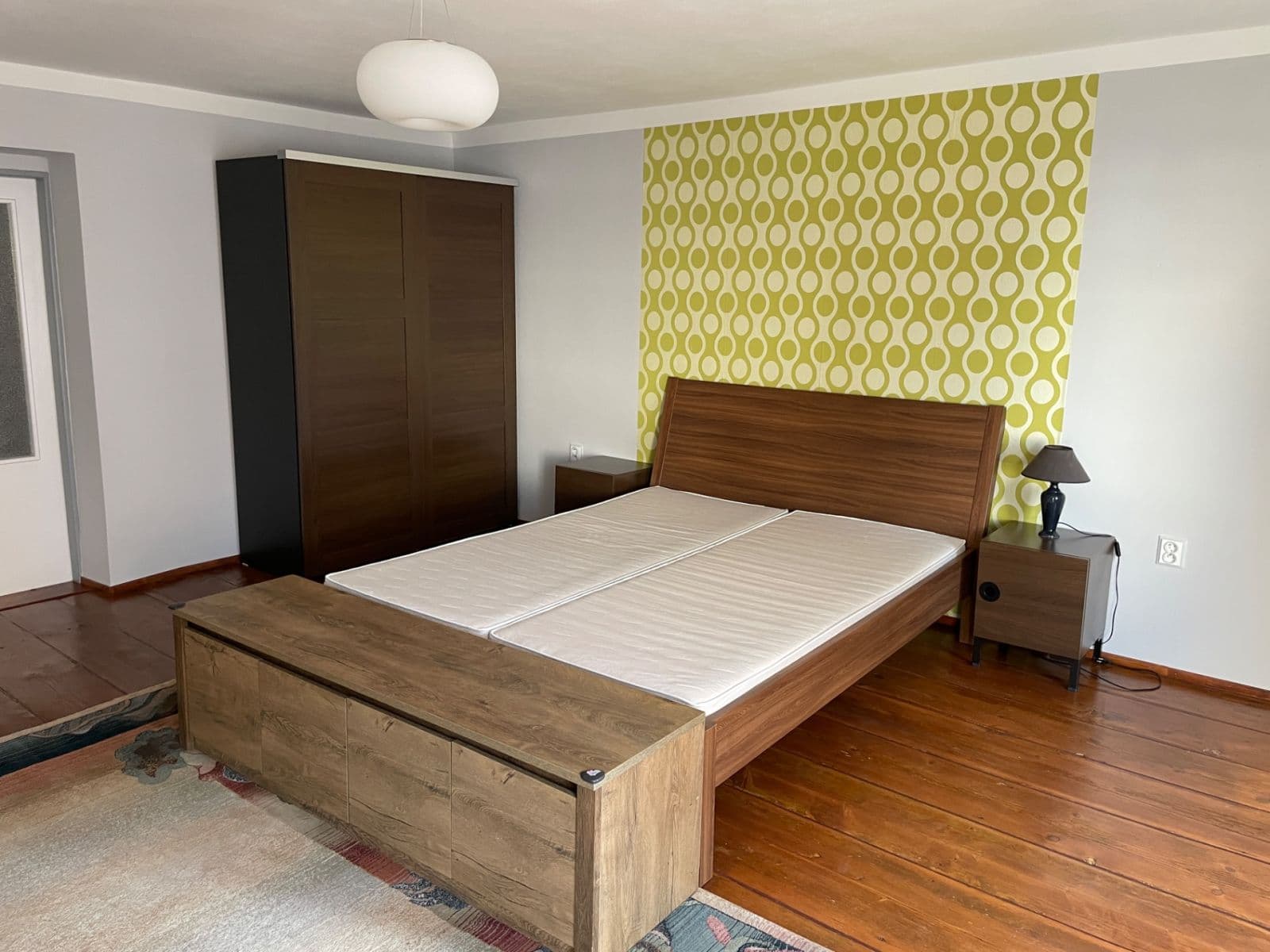 Prenájom bytu 2-izbový 95 m², Náměstí, Žebrák, Středočeský kraj Prenájom bytu 2-izbový 95 m², Náměstí, Žebrák, Středočeský kraj