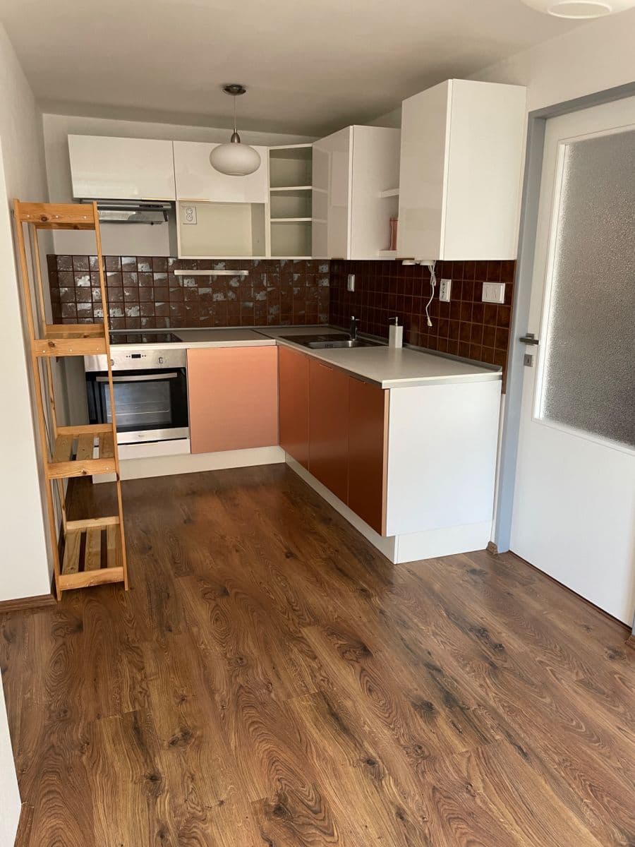 Prenájom bytu 2-izbový 95 m², Náměstí, Žebrák, Středočeský kraj Prenájom bytu 2-izbový 95 m², Náměstí, Žebrák, Středočeský kraj