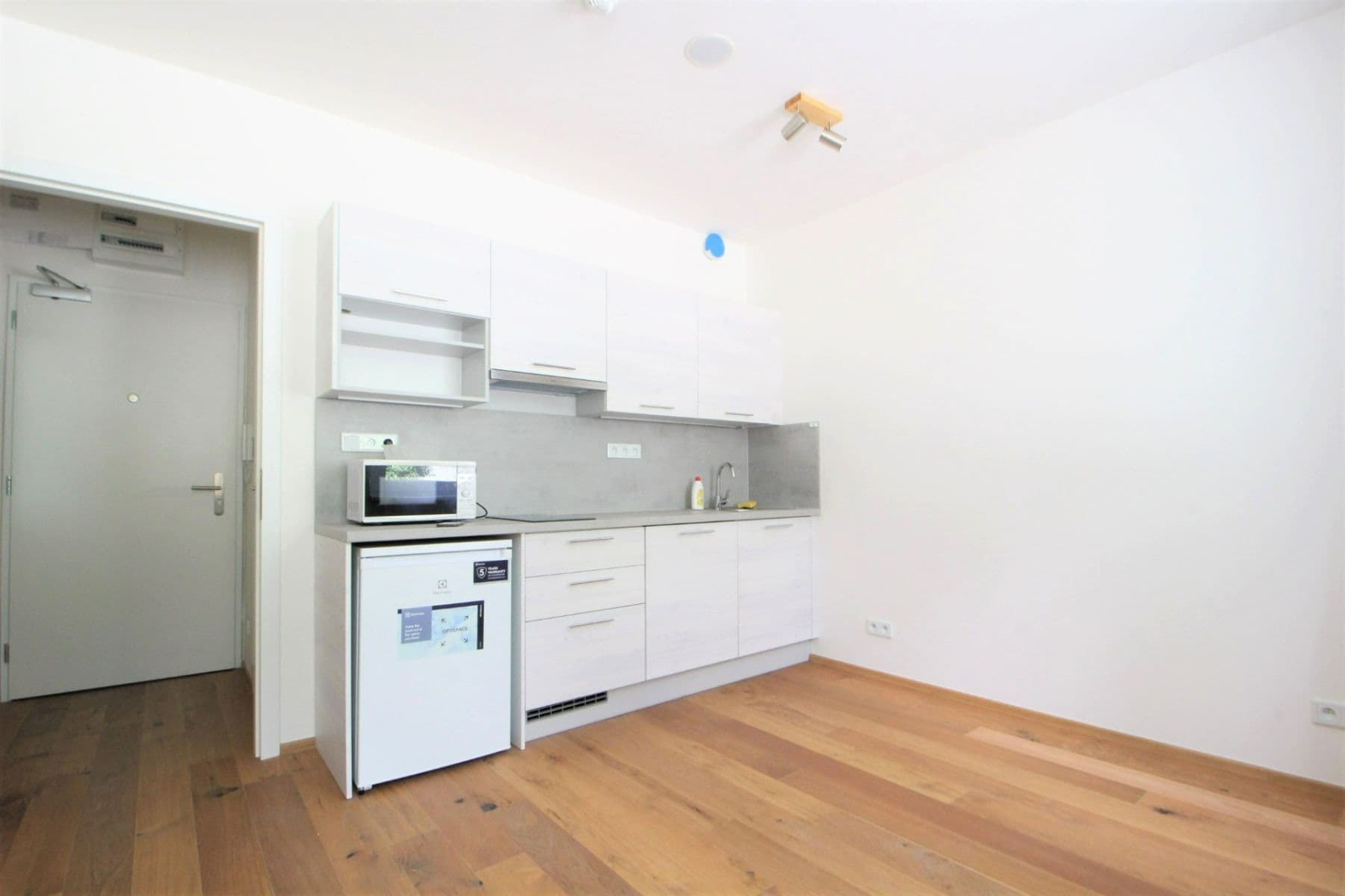 Prenájom bytu 1-izbový 20 m², Perucká, Praha, Praha Prenájom bytu 1-izbový 20 m², Perucká, Praha, Praha