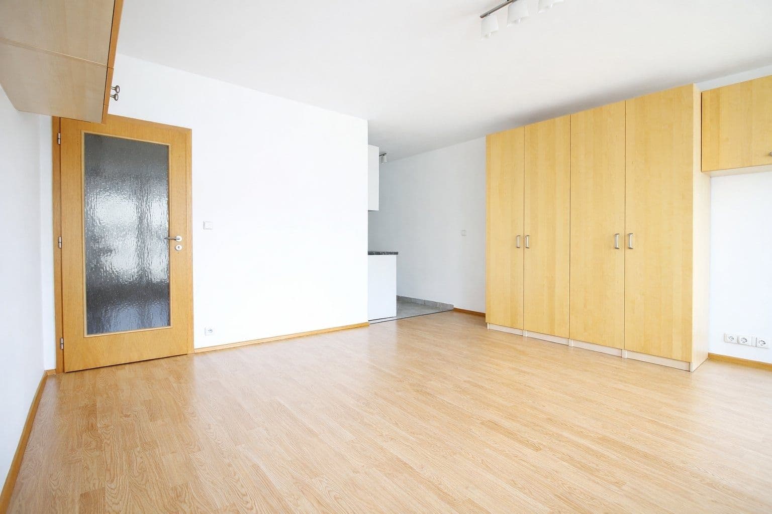 Prenájom bytu 1-izbový 38 m², Zubrnická, Praha, Praha Prenájom bytu 1-izbový 38 m², Zubrnická, Praha, Praha