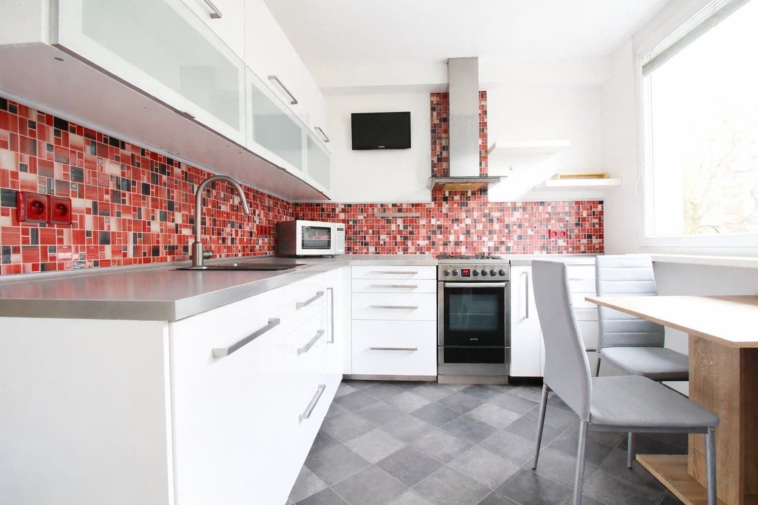 Prenájom bytu 3-izbový 64 m², U stadionu, Mladá Boleslav, Středočeský kraj Prenájom bytu 3-izbový 64 m², U stadionu, Mladá Boleslav, Středočeský kraj