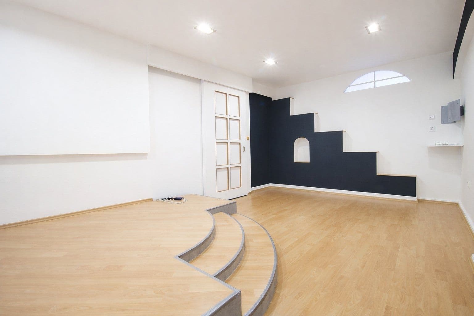 Prenájom bytu 3-izbový 64 m², U stadionu, Mladá Boleslav, Středočeský kraj Prenájom bytu 3-izbový 64 m², U stadionu, Mladá Boleslav, Středočeský kraj
