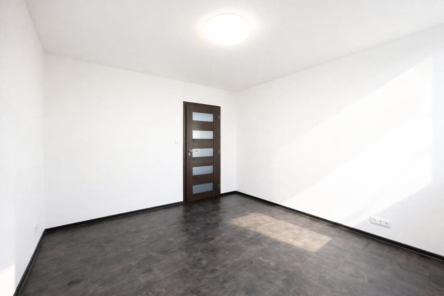 Prenájom bytu 4-izbový 90 m², Tererova, Praha, Praha Prenájom bytu 4-izbový 90 m², Tererova, Praha, Praha