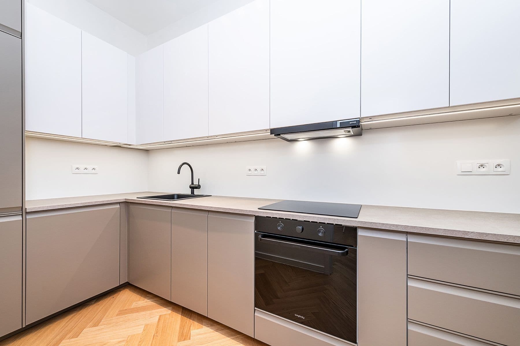 Predaj bytu 3-izbový 81 m², Ukrajinská, Praha, Praha Predaj bytu 3-izbový 81 m², Ukrajinská, Praha, Praha