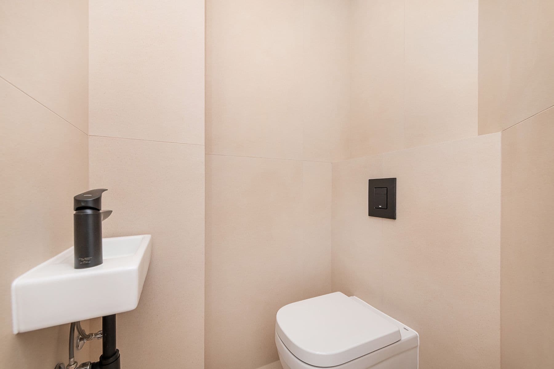 Predaj bytu 3-izbový 81 m², Ukrajinská, Praha, Praha Predaj bytu 3-izbový 81 m², Ukrajinská, Praha, Praha