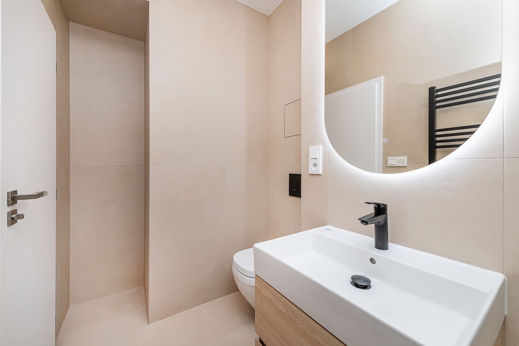 Predaj bytu 3-izbový 81 m², Ukrajinská, Praha, Praha Predaj bytu 3-izbový 81 m², Ukrajinská, Praha, Praha