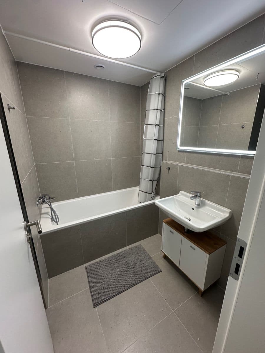 Prenájom bytu 2-izbový 44 m², Bratislava - mestská časť Staré Mesto, Bratislavský kraj Prenájom bytu 2-izbový 44 m², Bratislava - mestská časť Staré Mesto, Bratislavský kraj