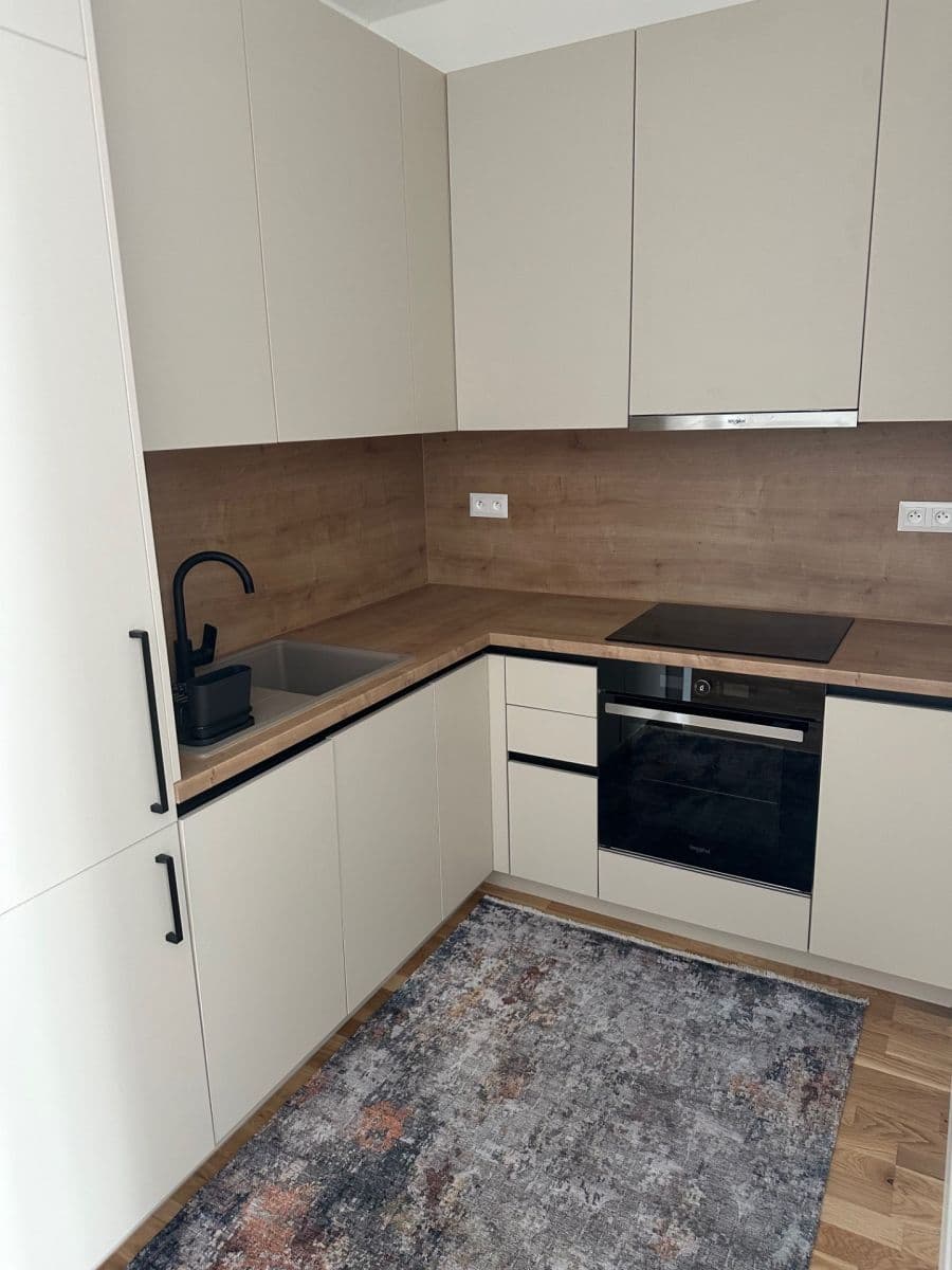 Prenájom bytu 2-izbový 44 m², Bratislava - mestská časť Staré Mesto, Bratislavský kraj Prenájom bytu 2-izbový 44 m², Bratislava - mestská časť Staré Mesto, Bratislavský kraj