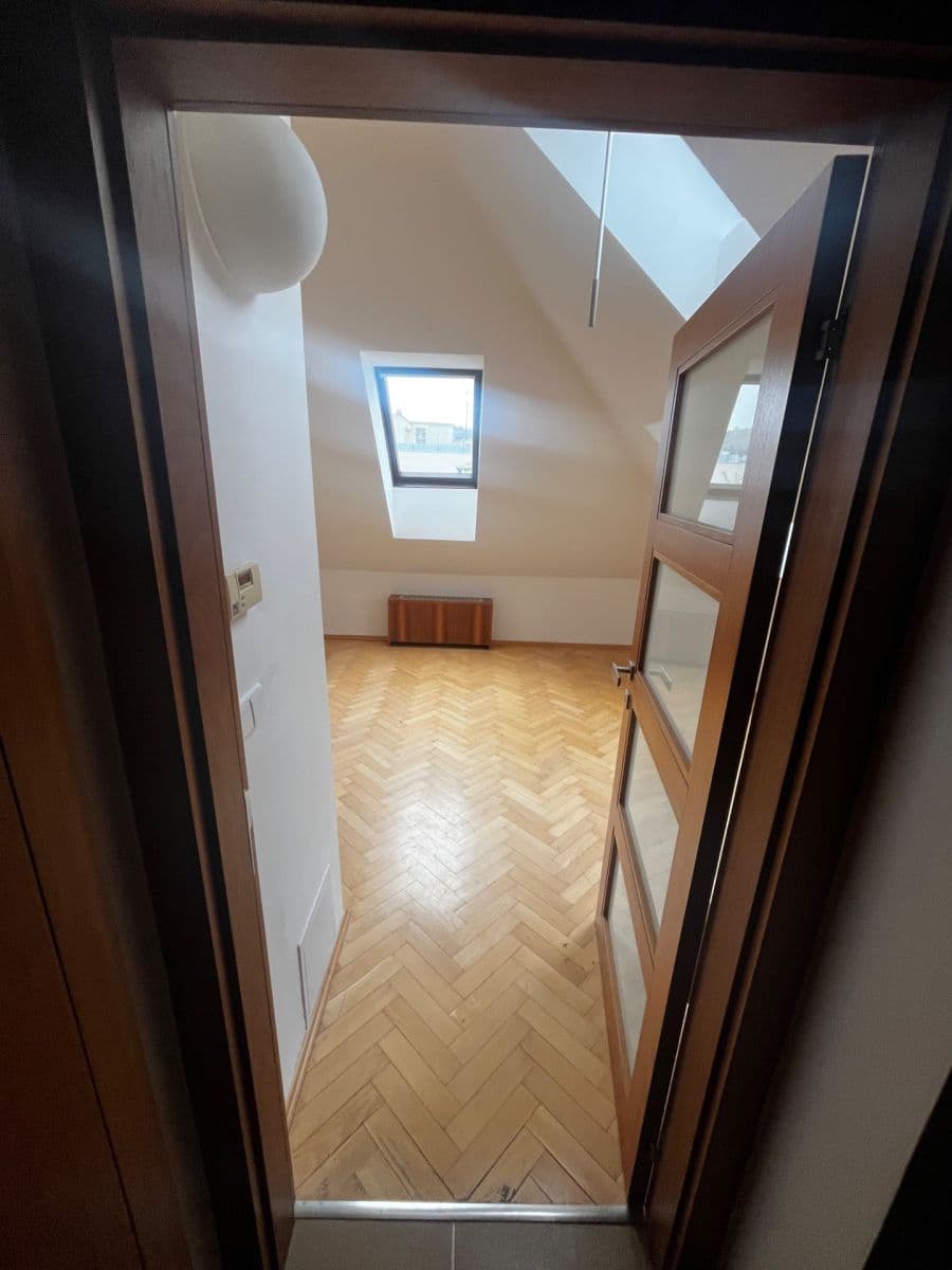 Prenájom bytu 2-izbový 60 m², Jeremenkova, Praha, Praha Prenájom bytu 2-izbový 60 m², Jeremenkova, Praha, Praha