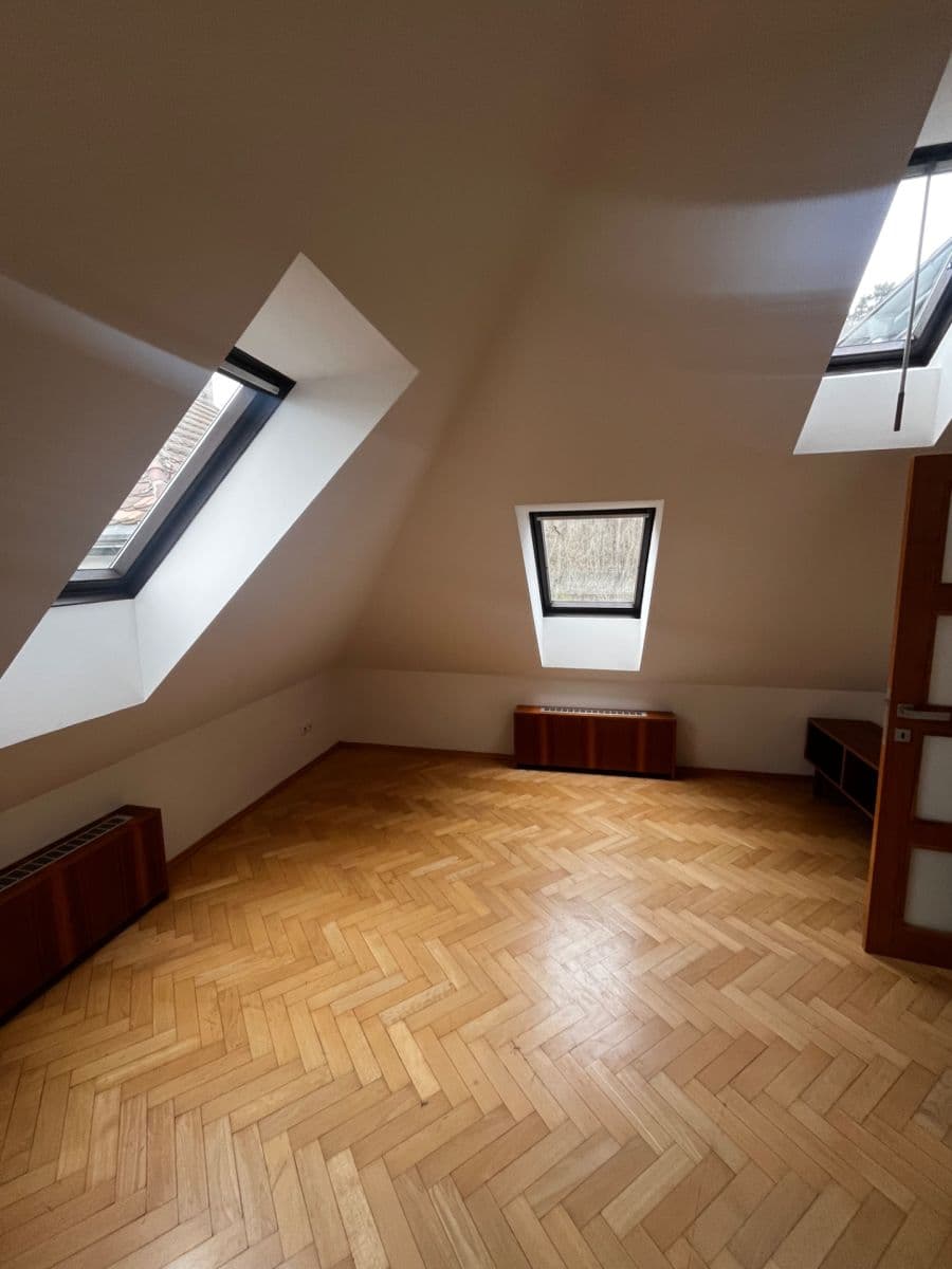 Prenájom bytu 2-izbový 60 m², Jeremenkova, Praha, Praha Prenájom bytu 2-izbový 60 m², Jeremenkova, Praha, Praha