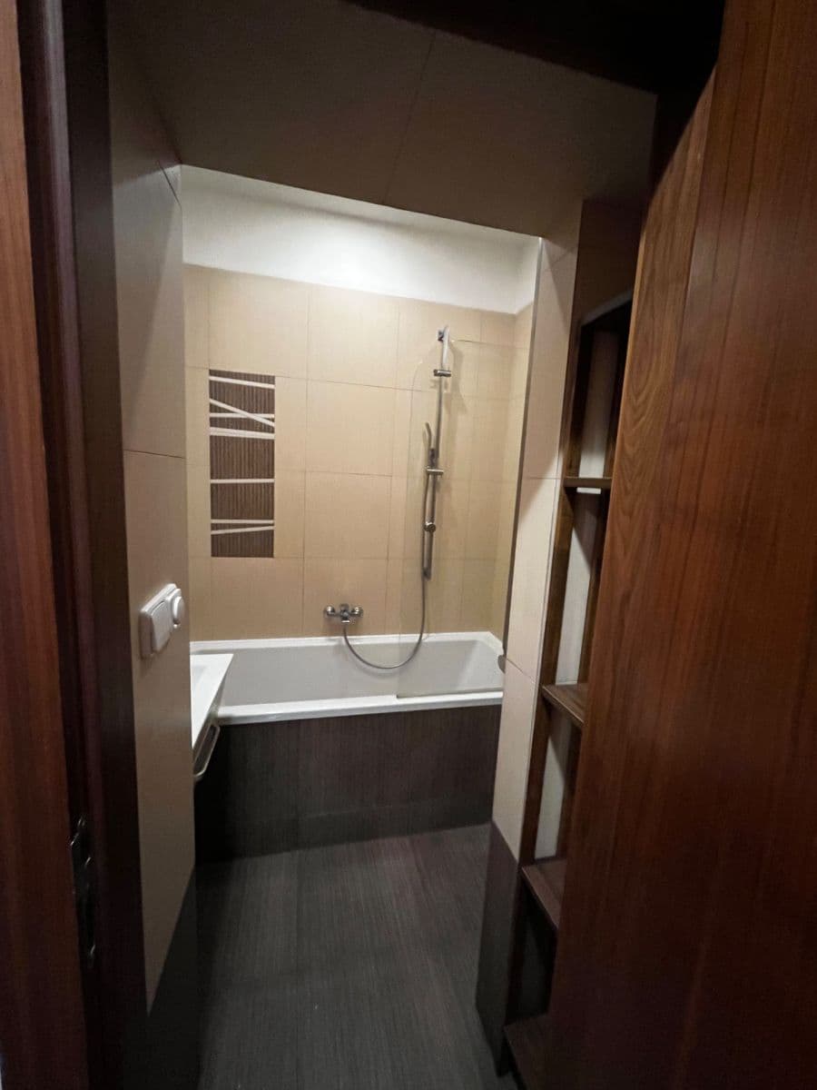Prenájom bytu 2-izbový 60 m², Jeremenkova, Praha, Praha Prenájom bytu 2-izbový 60 m², Jeremenkova, Praha, Praha