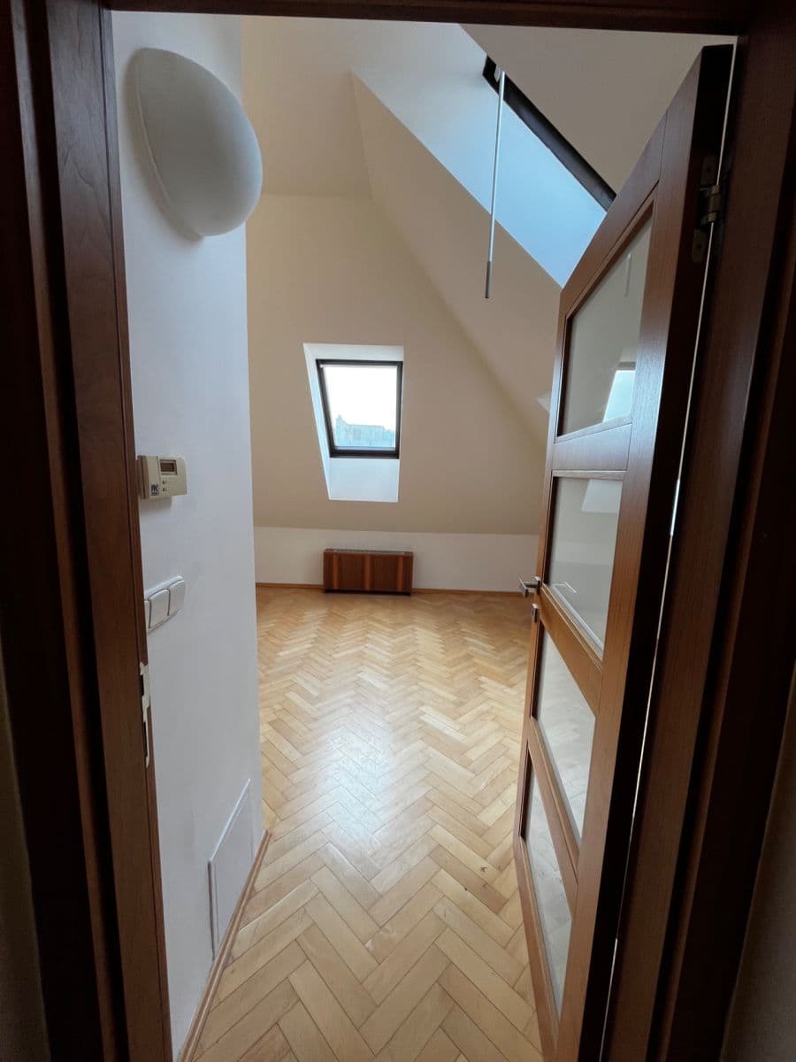 Prenájom bytu 2-izbový 60 m², Jeremenkova, Praha, Praha Prenájom bytu 2-izbový 60 m², Jeremenkova, Praha, Praha
