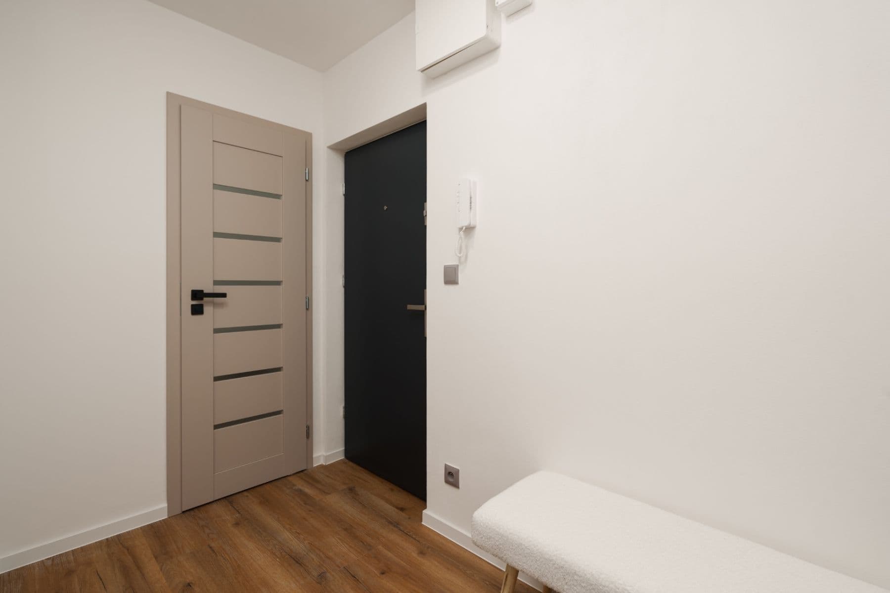 Predaj bytu 3-izbový 64 m², Jánošíkova, Hradec Králové, Královéhradecký kraj Predaj bytu 3-izbový 64 m², Jánošíkova, Hradec Králové, Královéhradecký kraj