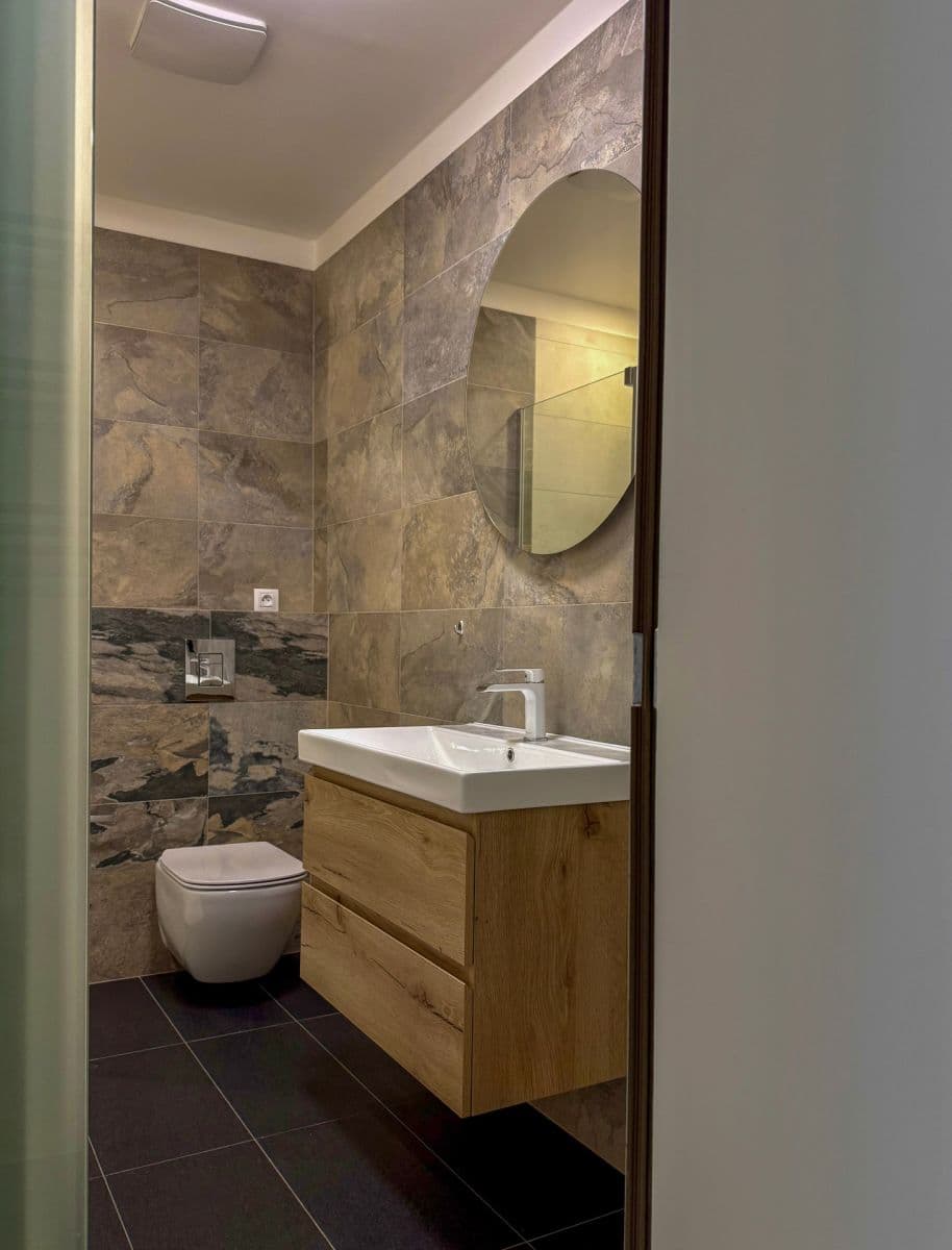 Prenájom bytu 3-izbový 98 m², U Sluncové, Praha, Praha Prenájom bytu 3-izbový 98 m², U Sluncové, Praha, Praha