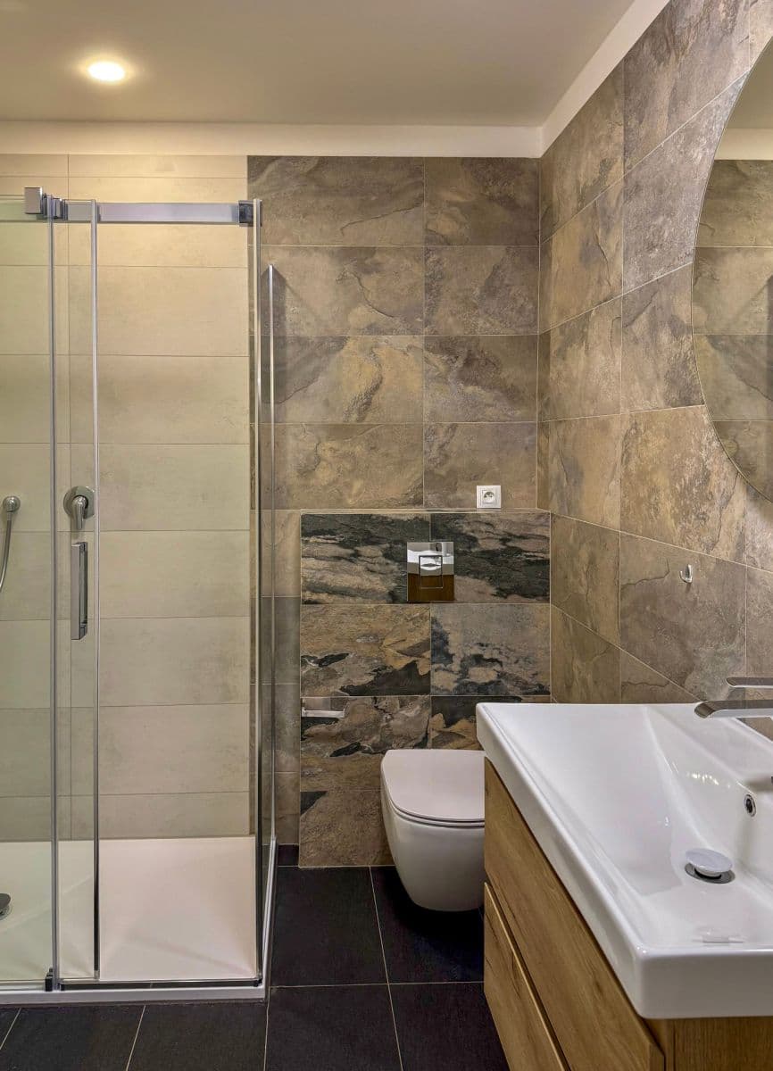 Prenájom bytu 3-izbový 98 m², U Sluncové, Praha, Praha Prenájom bytu 3-izbový 98 m², U Sluncové, Praha, Praha